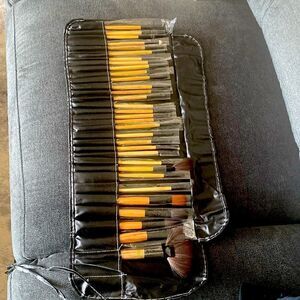 Accesories Makeup Brushes Set of 32 with Portable Faux Leather Pouch